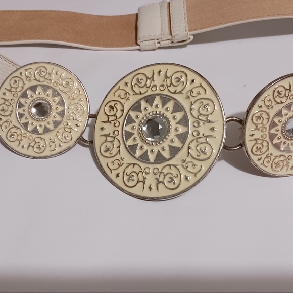 Vintage Chicos Concho Metal Medallion W Crystals Women's Size 8 M/L Leather Belt - Picture 2 of 11